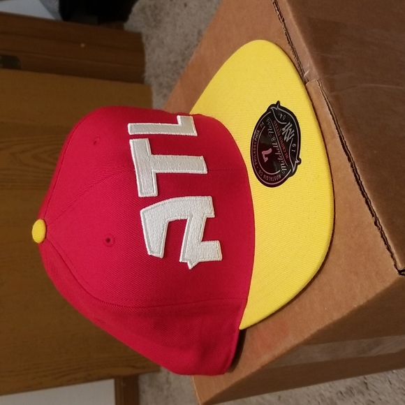 MITCHELL & NESS SIZE 7 FITTED HAT YELLOW RED RETRO THROWBACK ATLANTA HAWKS NBA - Picture 9 of 9